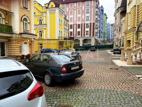 комерційна за адресою Кожум'яцька вул., 20-В