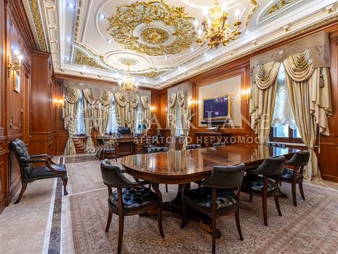 комерційна за адресою Володимирська вул., 49-Б