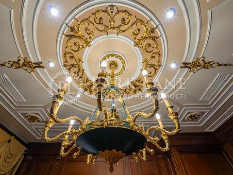 комерційна за адресою Володимирська вул., 49-Б