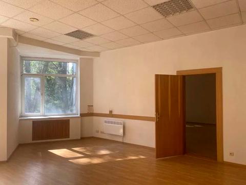 комерційна за адресою Предславинська вул., 37