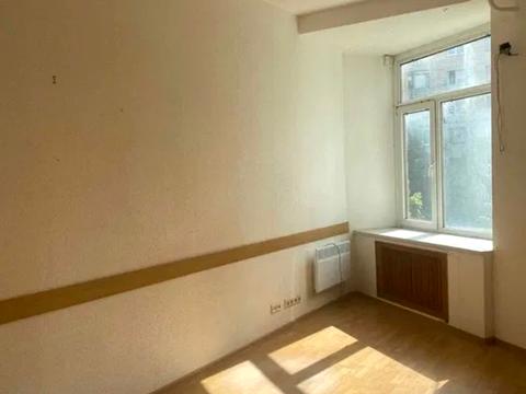 комерційна за адресою Предславинська вул., 37