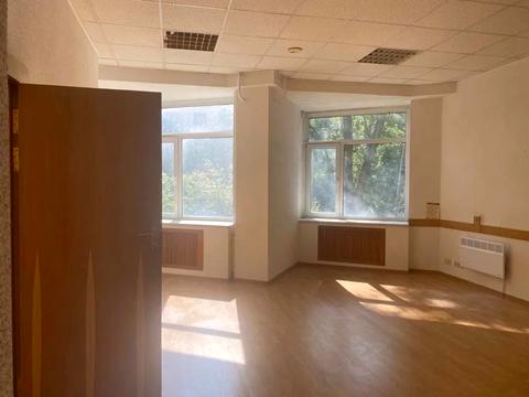 комерційна за адресою Предславинська вул., 37