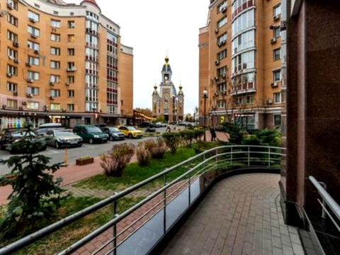 комерційна за адресою Володимира Івасюка просп. (Героїв Сталінграду), 8