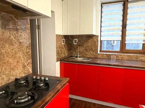 будинок за адресою Юхима Геллера вул. (Жовтневої Революції), 80