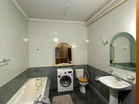 будинок за адресою с. Волоське, вул. Олександра Матросова, 12