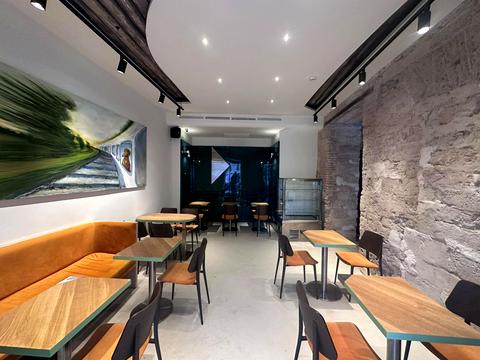 комерційна за адресою Європейська пл. (Катерининська), 2