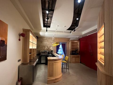 комерційна за адресою Європейська пл. (Катерининська), 2