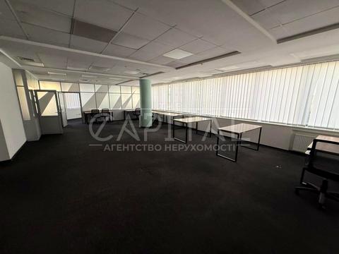 комерційна за адресою Володимирська вул., 73