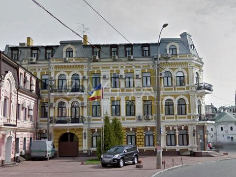 комерційна за адресою Хорива вул., 7