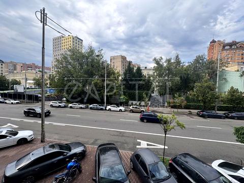 комерційна за адресою Жилянська вул., 31