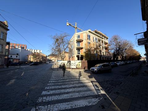 комерційна за адресою Романа Дашкевича вул., 2