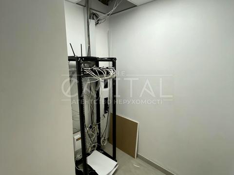 комерційна за адресою Авіаконструктора Антонова вул., 2-Б