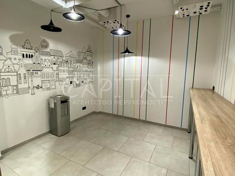 комерційна за адресою Авіаконструктора Антонова вул., 2-Б