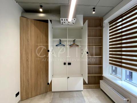 комерційна за адресою Авіаконструктора Антонова вул., 2-Б