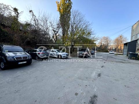 комерційна за адресою Кирилівська вул. (Фрунзе), 102