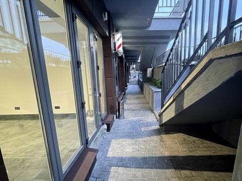 комерційна за адресою Княгинин вул., 44