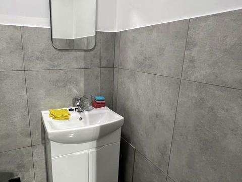 комерційна за адресою Княгинин вул., 44