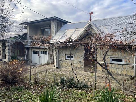 будинок за адресою Українська