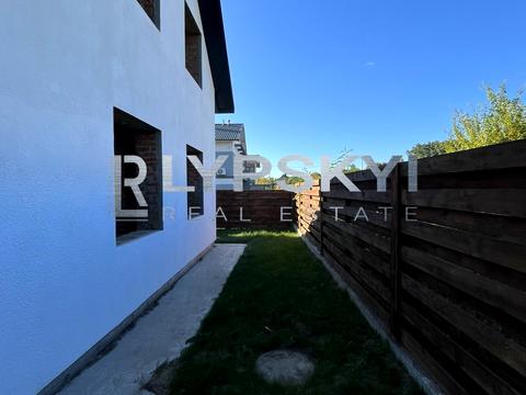 будинок за адресою Молодіжна вул.