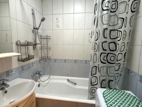 квартира за адресою Рональда Рейгана вул., 6-А