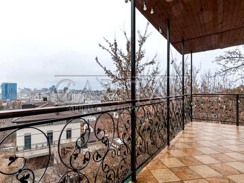 дом по адресу ул. Локомотивна, 1