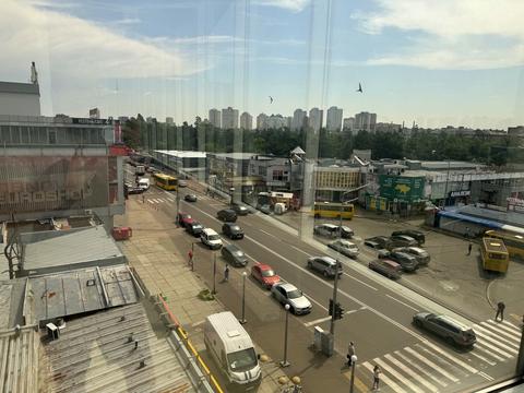 комерційна за адресою Андрія Малишка вул., 3