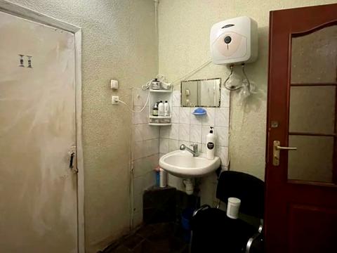 комерційна за адресою Йорданська вул. (Лайоша Гавро), 6