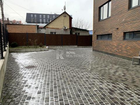 комерційна за адресою Валерія Лобановського просп. (Червонозоряний), 119