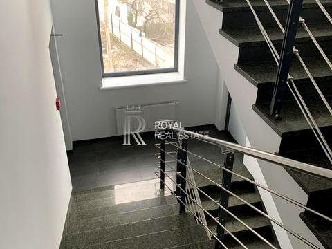 комерційна за адресою Валерія Лобановського просп. (Червонозоряний), 119