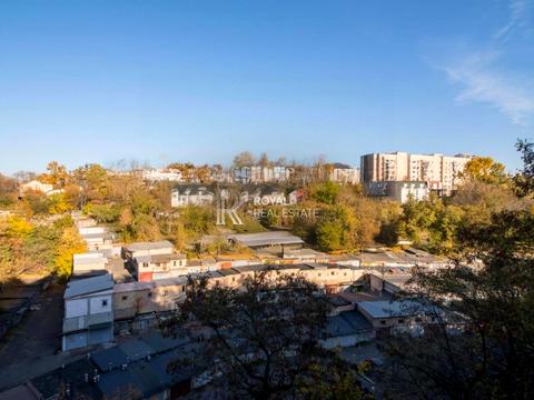 коммерческая по адресу Тихая ул., 20