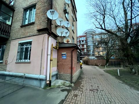 комерційна за адресою Лабораторна вул., 37/33