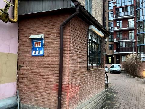 комерційна за адресою Лабораторна вул., 37/33