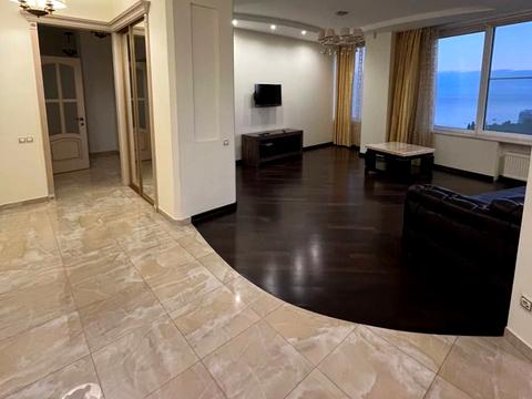 квартира за адресою Літературна вул., 1а