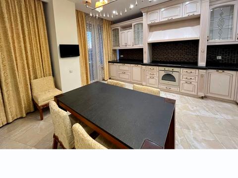 квартира за адресою Літературна вул., 1а