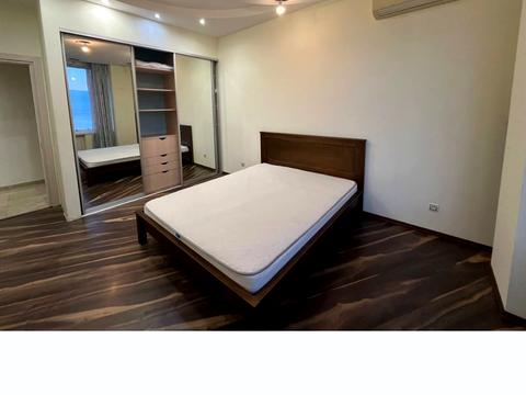 квартира за адресою Літературна вул., 1а