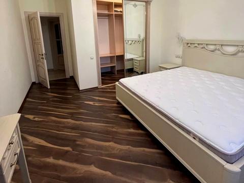 квартира за адресою Літературна вул., 1а