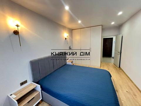 квартира за адресою Дніпровська набережна вул., 17В