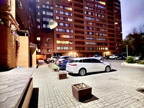 квартира за адресою Академіка Чекмарьова вул., 2