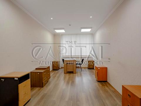 комерційна за адресою Жилянська вул., 101