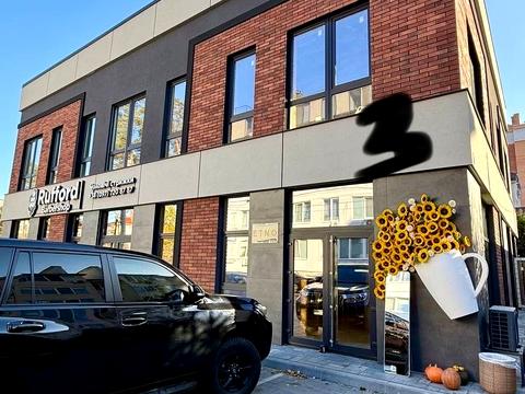 комерційна за адресою Літературна вул. (Чехова), 7