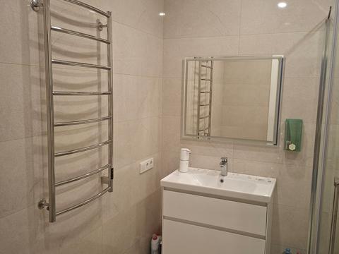 комерційна за адресою Каховська вул., 58