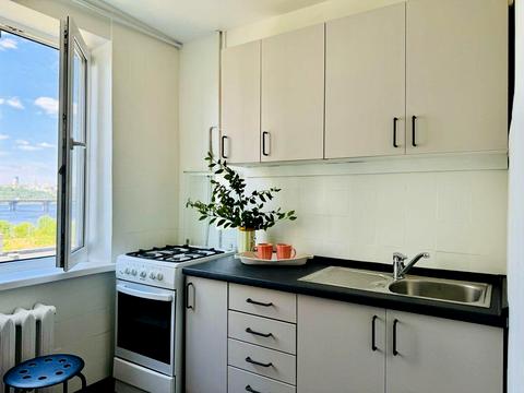 квартира за адресою Дніпровська набережна вул., 11