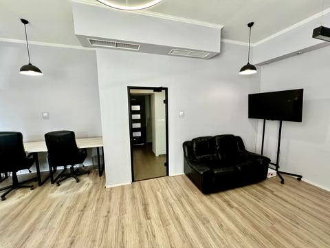 комерційна за адресою Героїв УПА вул., 73