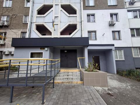 квартира за адресою Анни Ахматової вул., 25