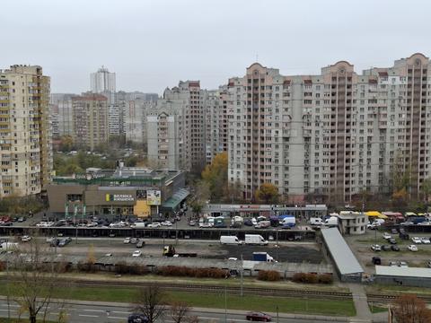 квартира за адресою Анни Ахматової вул., 25