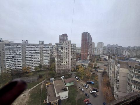 квартира за адресою Анни Ахматової вул., 25