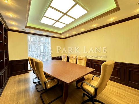 комерційна за адресою Інститутська вул., 18-А