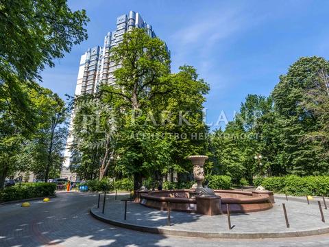 комерційна за адресою Інститутська вул., 18-А