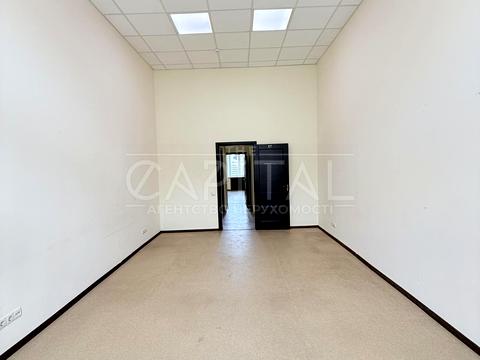 комерційна за адресою Хрещатик вул. (Kreschatic), 12