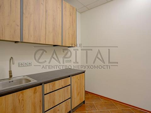 комерційна за адресою Саксаганського вул., 42